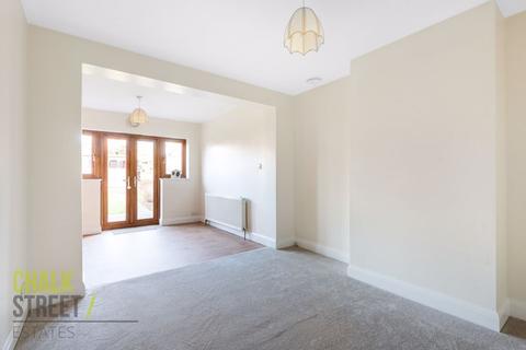 16 Victor Gardens, Hornchurch, RM12 4JB
