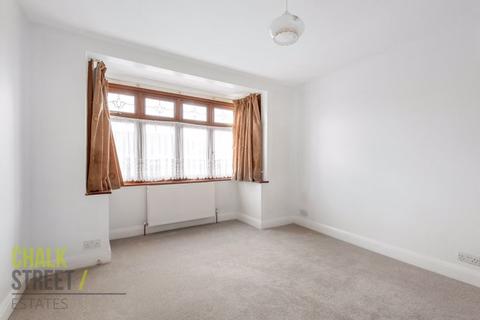 16 Victor Gardens, Hornchurch, RM12 4JB
