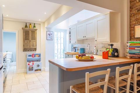 68 Angel Road, Thames Ditton, KT7 0AZ