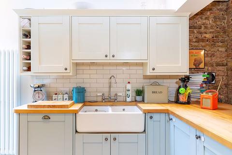 68 Angel Road, Thames Ditton, KT7 0AZ