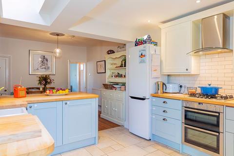 68 Angel Road, Thames Ditton, KT7 0AZ