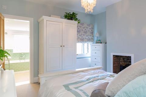 68 Angel Road, Thames Ditton, KT7 0AZ