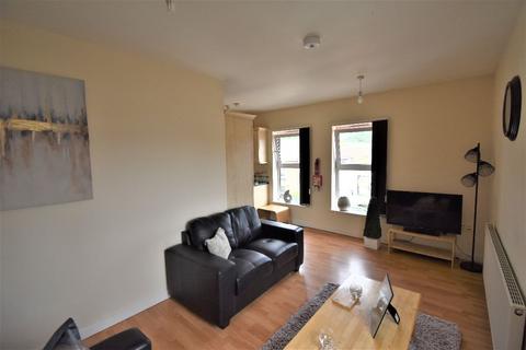 3 bedroom flat to rent, Broom Street