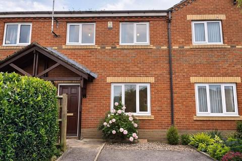 4 bedroom terraced house to rent, Broomspring Close