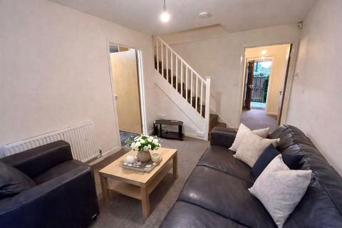 4 bedroom terraced house to rent, Broomspring Close