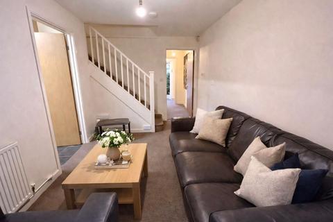 4 bedroom terraced house to rent, Broomspring Close