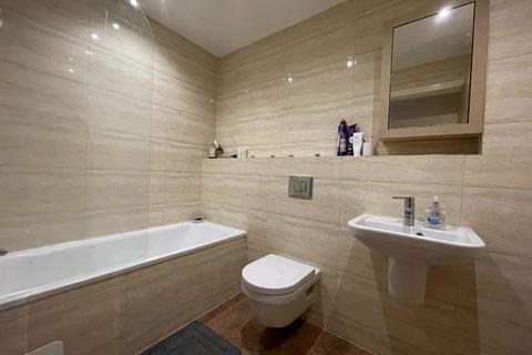 3 bedroom apartment to rent, Devonshire Point