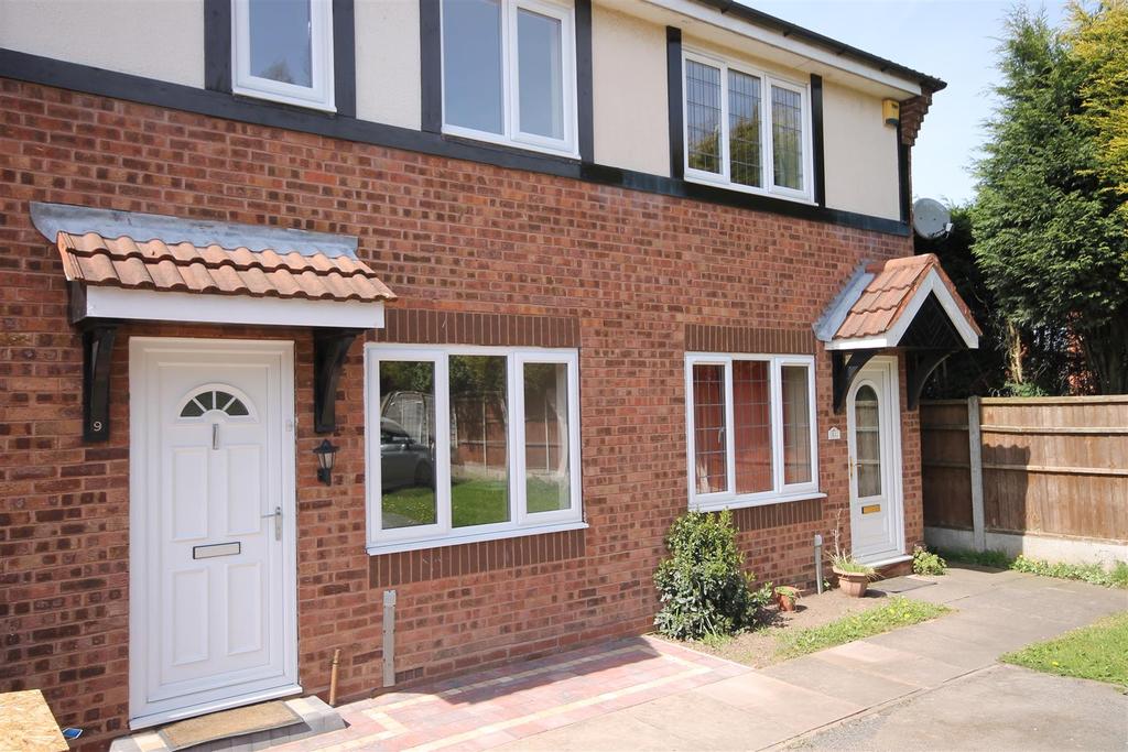 Coxmoor Close, Bloxwich, Walsall 2 bed terraced house £675 pcm (£156 pw)