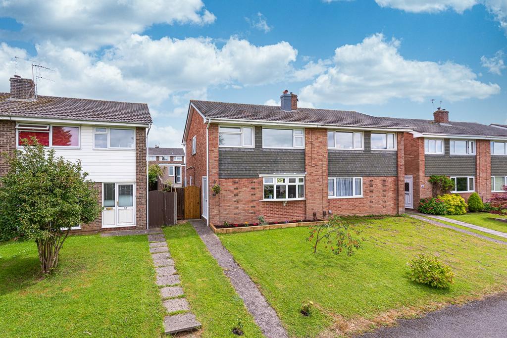 Goldcrest Road, Chipping Sodbury... 3 bed semidetached house £265,000