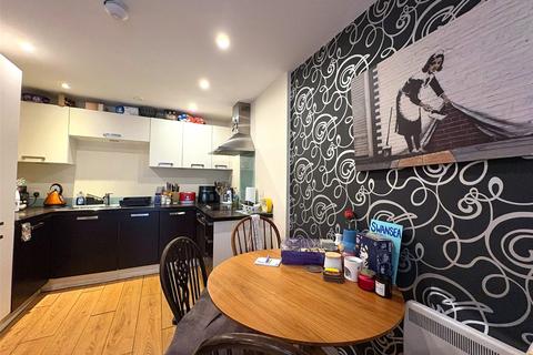 2 bedroom apartment to rent, Manchester Street, Manchester, M16