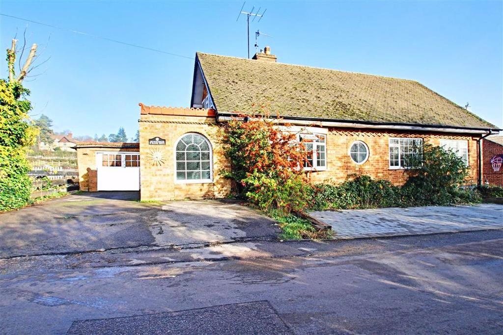 Bank Mill, Berkhamsted, Hertfordshire 5 bed detached house £700,000