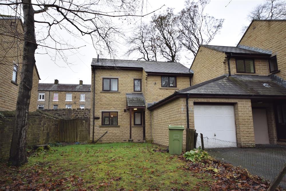 Botham Hall Road, Milnsbridge 3 bed terraced house £695 pcm (£160 pw)