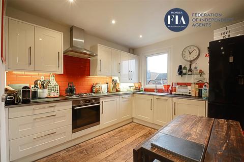 86a Darwin Road, London, W5 4BH