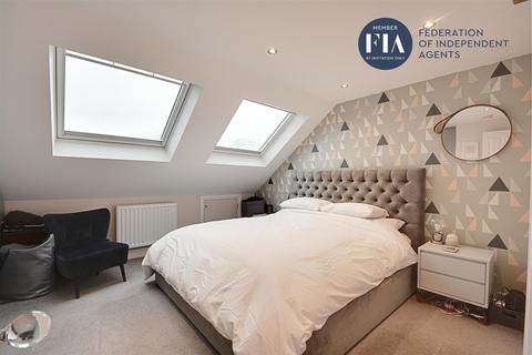 86a Darwin Road, London, W5 4BH