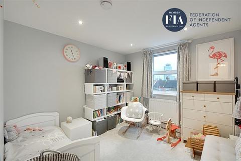 86a Darwin Road, London, W5 4BH