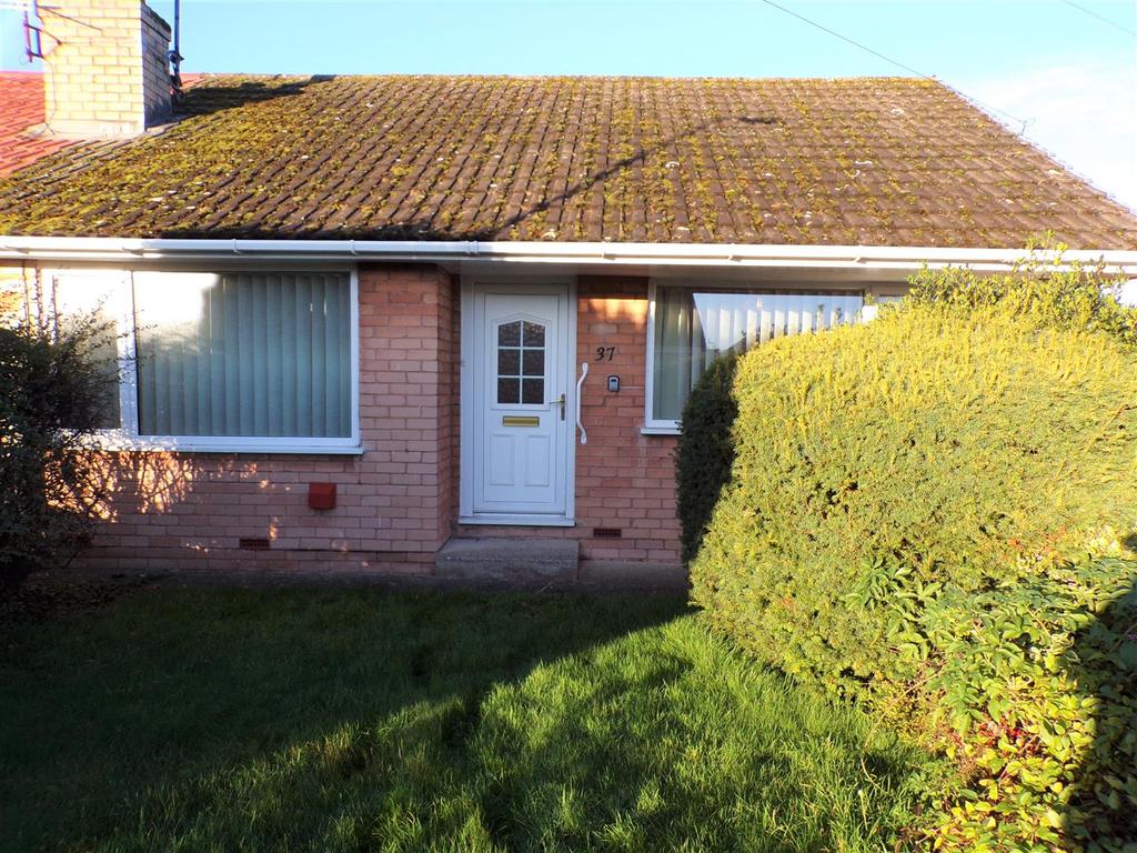 Maes Owen, Bodelwyddan 2 bed semidetached bungalow £135,000
