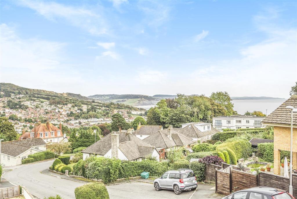 Clappentail Park, Lyme Regis 3 bed detached house £679,000