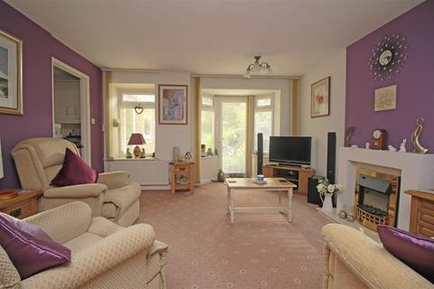 34 Wagtail Close, Horsham, RH12 5HL