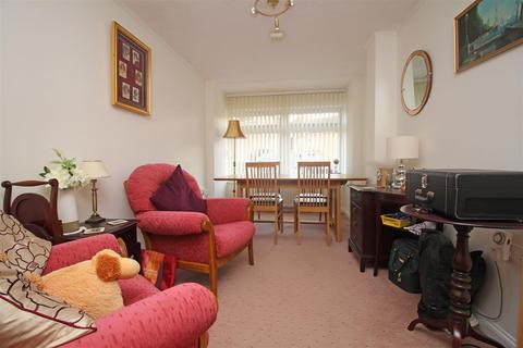 34 Wagtail Close, Horsham, RH12 5HL