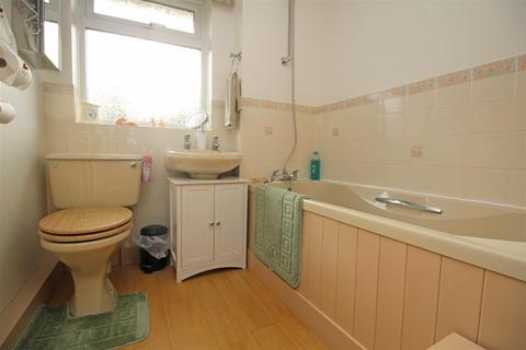 34 Wagtail Close, Horsham, RH12 5HL
