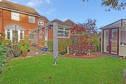 34 Wagtail Close, Horsham, RH12 5HL