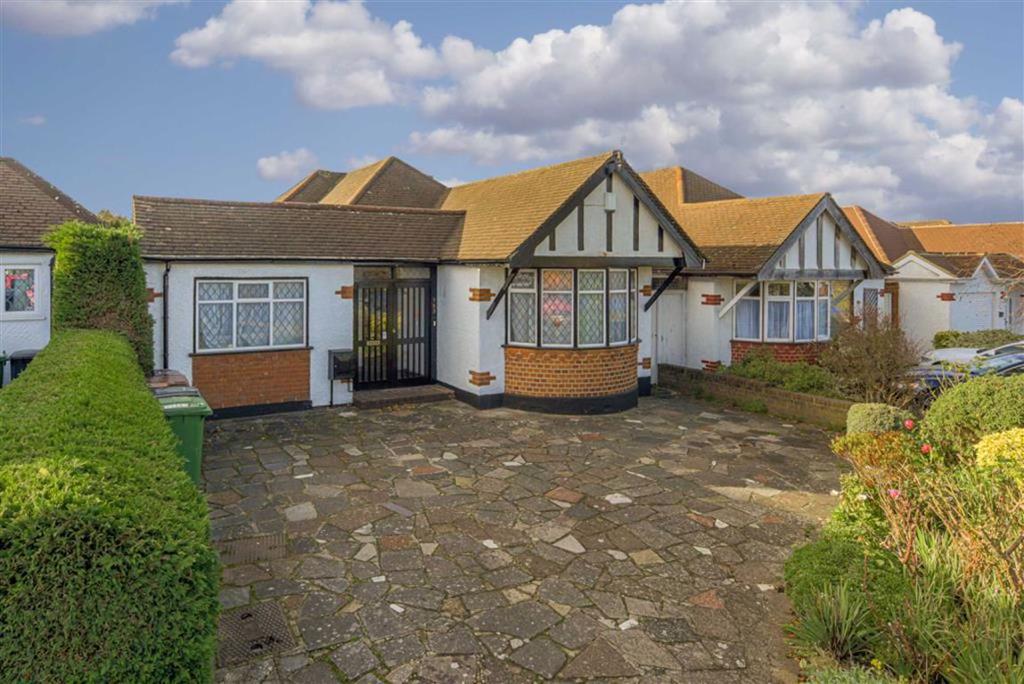 Newbury Gardens, Stoneleigh, Surrey 3 bed detached bungalow £530,000