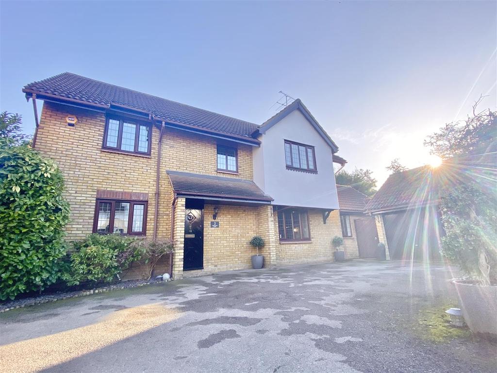 Trotwood Close, Shenfield, Brentwood 4 bed detached house £1,350,000