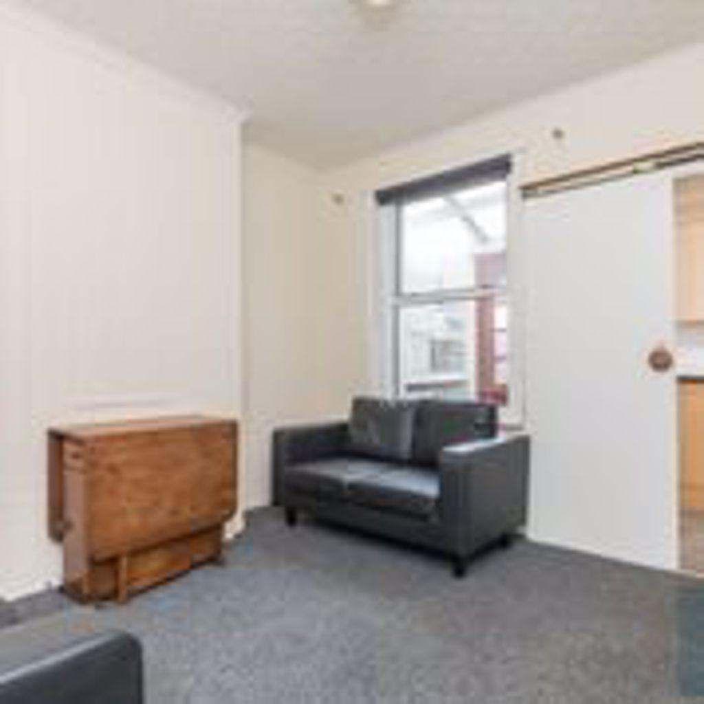 Ladysmith Road, Brighton 4 bed house £1,900 pcm (£438 pw)