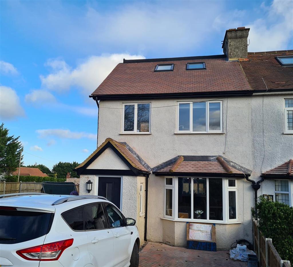 1 Fairlawn Grove, Banstead 3 bed semidetached house £1,695 pcm (£391 pw)