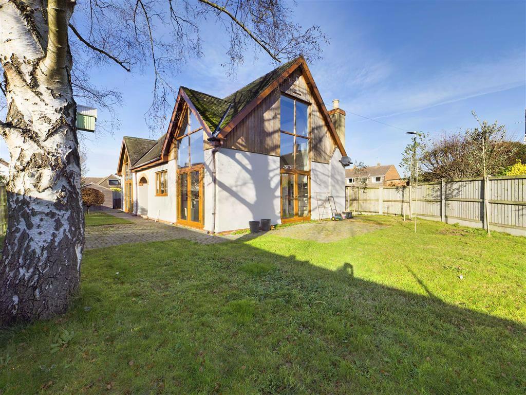 Cheltenham Road East, Churchdown 3 bed detached house £399,950