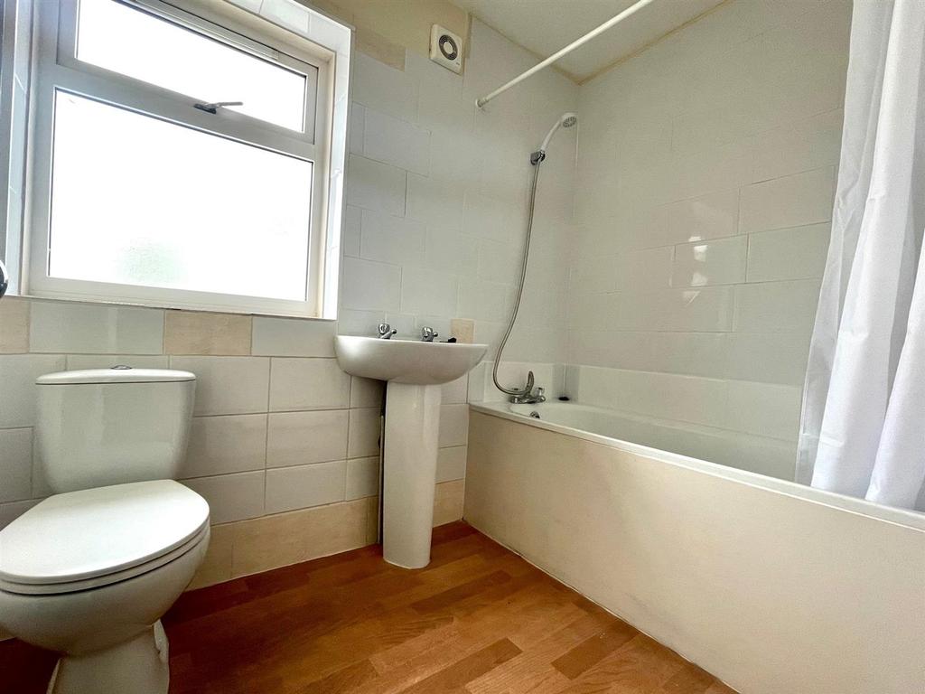 12 B Westerham  Bathroom.jpg