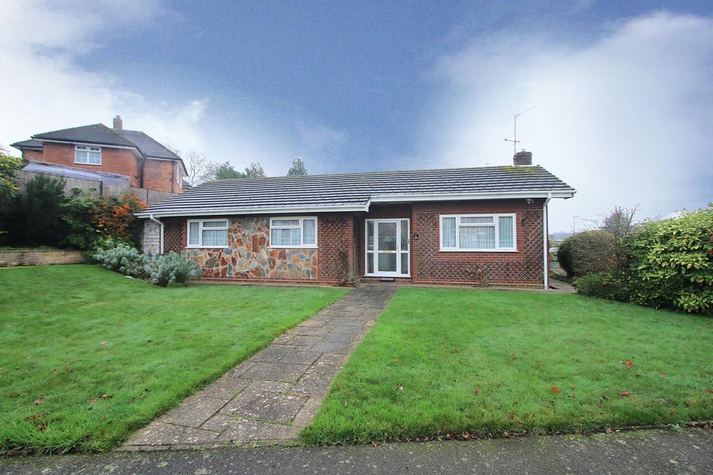 Red Hill, Oldswinford, Stourbridge, DY8 3 bed bungalow £1,100 pcm (£