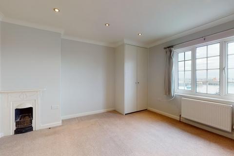 18 The Stade, Folkestone, CT19 6AB