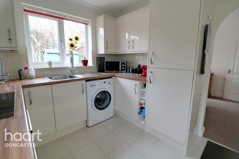 9 Lyndhurst Rise, Norton, Doncaster, DN6 9PT