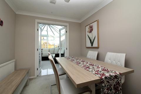 64 Henniker Gate, Chelmsford, CM2 6SB