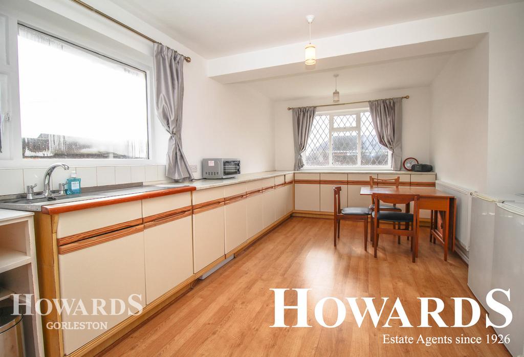 Busseys Loke, Bradwell 2 bed detached bungalow £280,000