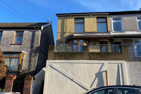 30 Amos Hill, Tonypandy, CF40 1PW