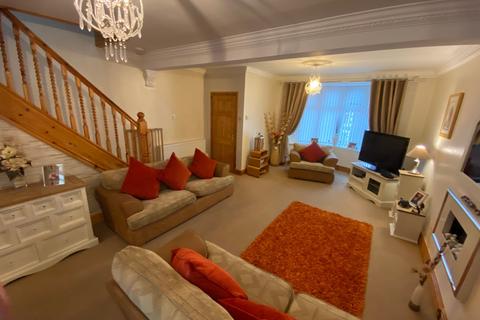 30 Amos Hill, Tonypandy, CF40 1PW