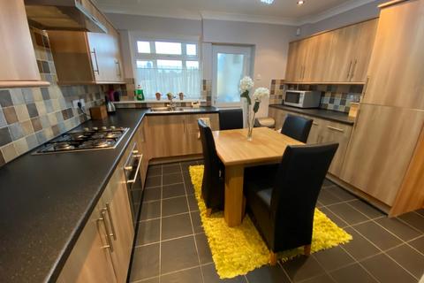 30 Amos Hill, Tonypandy, CF40 1PW
