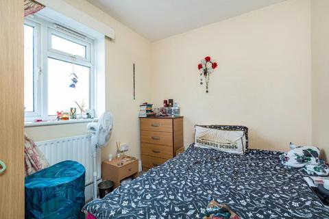 13 Thursley Gardens, London, SW19 6JT