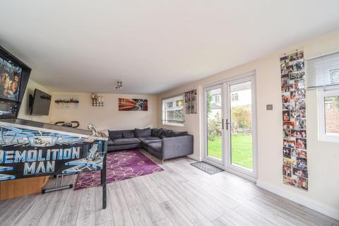 38 Bazalgette Gardens, New Malden, KT3 5HF