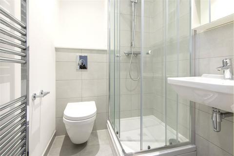 2 bedroom flat to rent, Silvertown Way, London