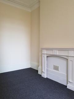 2 bedroom flat to rent - West Parade, Grimsby, DN31