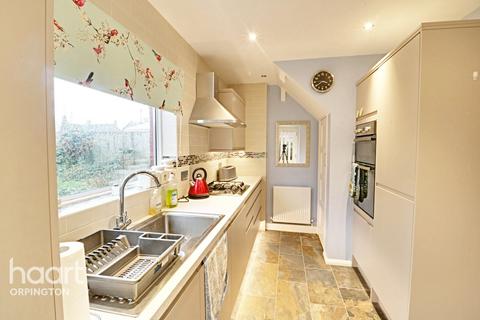 99 Arundel Drive, Orpington, BR6 9JQ