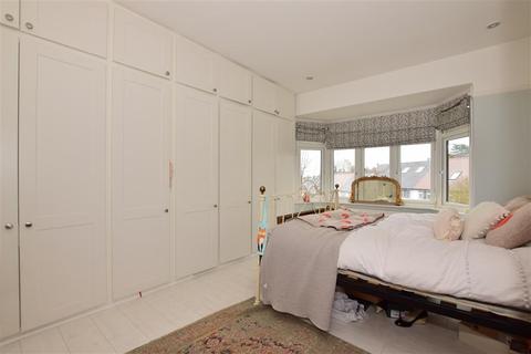 39 Russell Road, Buckhurst Hill, IG9 5QF