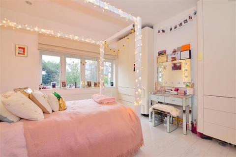 39 Russell Road, Buckhurst Hill, IG9 5QF