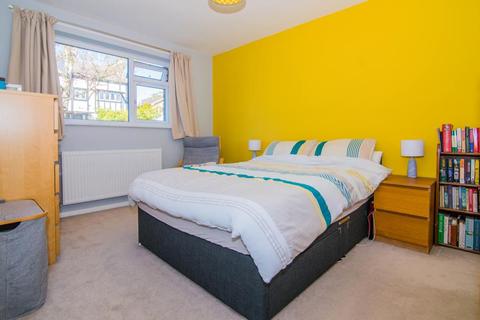 5, Hillside Court Crescent Road, Kingston Upon Thames, KT2 7RH
