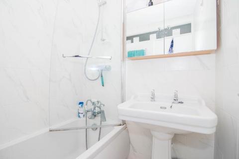 5, Hillside Court Crescent Road, Kingston Upon Thames, KT2 7RH