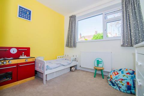 5, Hillside Court Crescent Road, Kingston Upon Thames, KT2 7RH