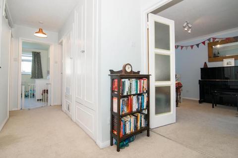 5, Hillside Court Crescent Road, Kingston Upon Thames, KT2 7RH